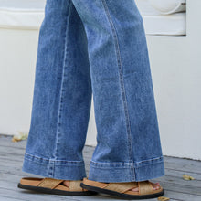 Load image into Gallery viewer, Nancy Wide Leg Pocket Front Jean in Light Vintage Blue