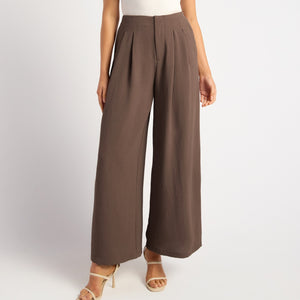 Delaney Pleat Pant in Chocolate
