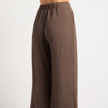 Load image into Gallery viewer, Delaney Pleat Pant in Chocolate
