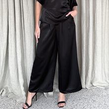 Load image into Gallery viewer, Kendall Satin Pant in Black
