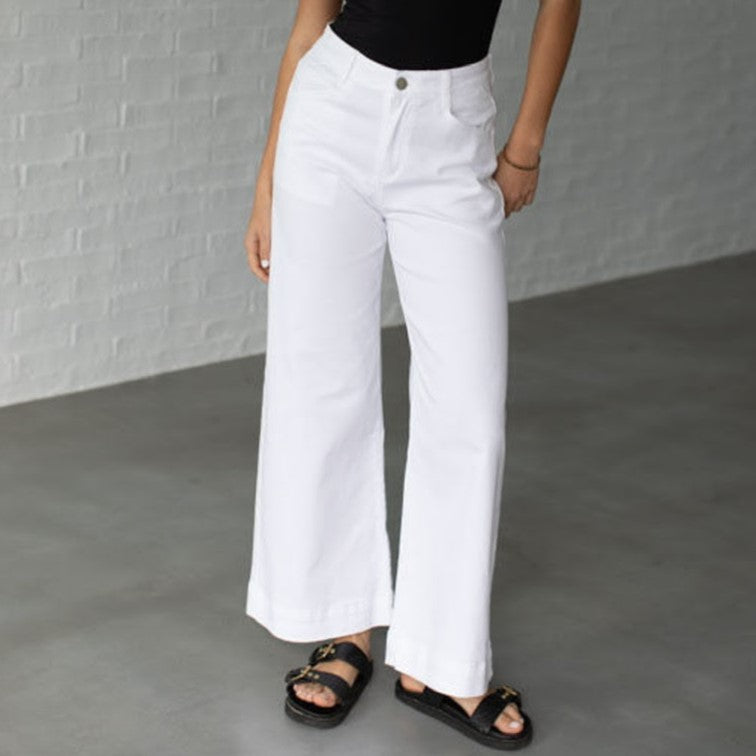 Lizzie Straight Leg Jean in White