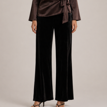 Load image into Gallery viewer, Lucy Pleated Pant in Black
