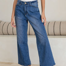 Load image into Gallery viewer, Pina Pocket Detail Jean
