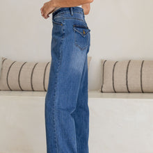 Load image into Gallery viewer, Pina Pocket Detail Jean
