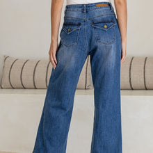 Load image into Gallery viewer, Pina Pocket Detail Jean
