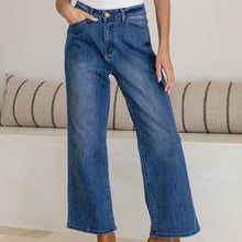 Load image into Gallery viewer, Pina Pocket Detail Jean
