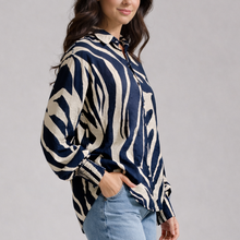 Load image into Gallery viewer, Rhianna Printed Pant in Navy
