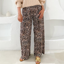 Load image into Gallery viewer, Thea Leopard Print Relaxed Pant
